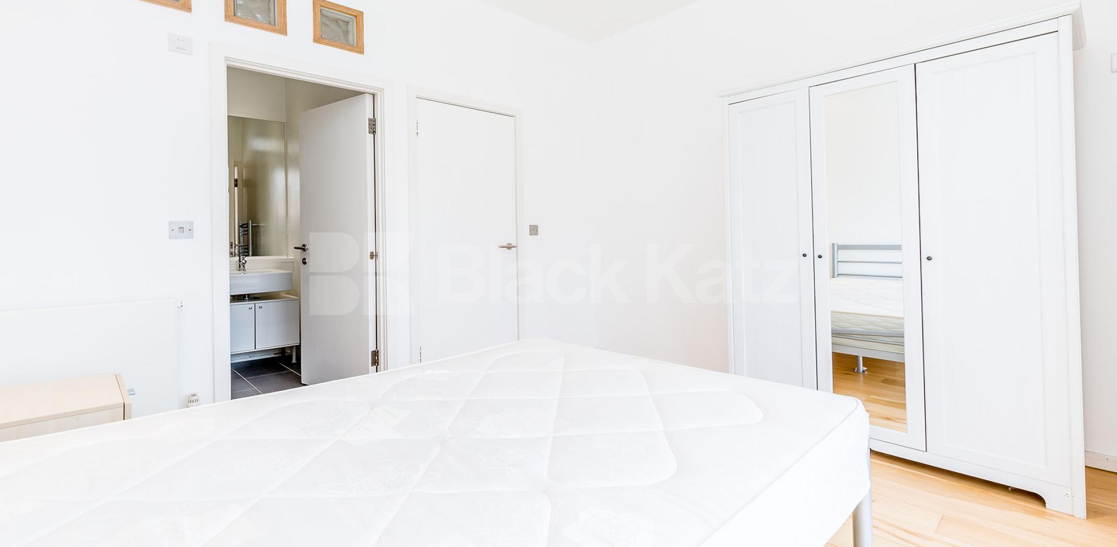 Split level 3 bed 2 bath modern apartment in central zone 1 location with garden Grays Inn Road, Holborn / Kings Cross